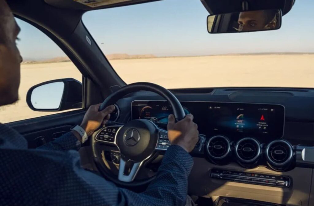 certified mercedes سيارة معتمدة من وكيل مرسيدس