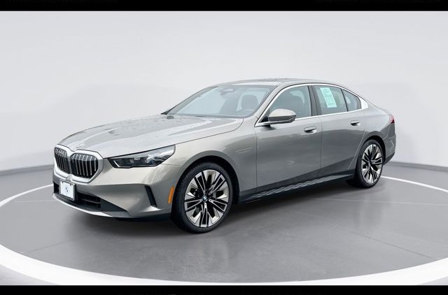 2025 بي إم دبليو 530i xDrive سيدان