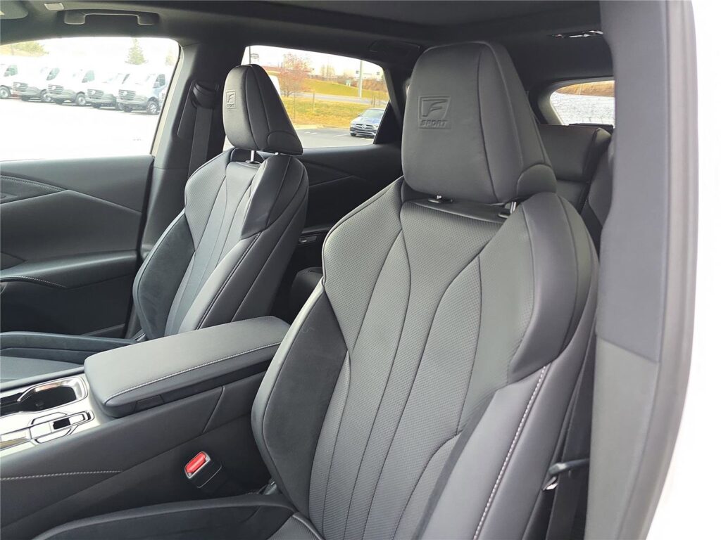 2024 لكزس RX 500h F سبورت