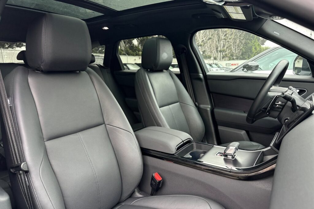 2026 Land Rover Range Rover Velar Dynamic SE