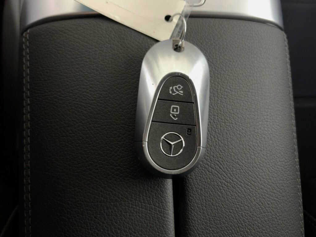 2025 Mercedes GLC 300