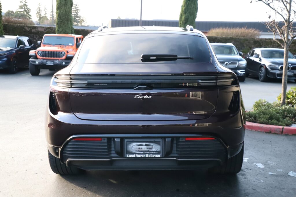 2024 بورشه ماكان توربو