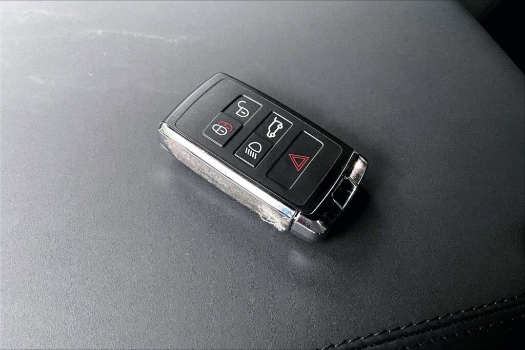 2025 Land Rover Defender 90 X-Dynamic SE