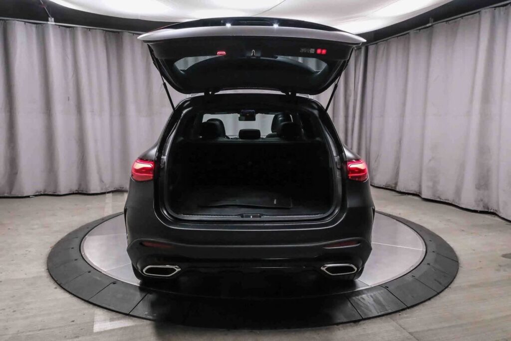 2025 Mercedes GLC 300