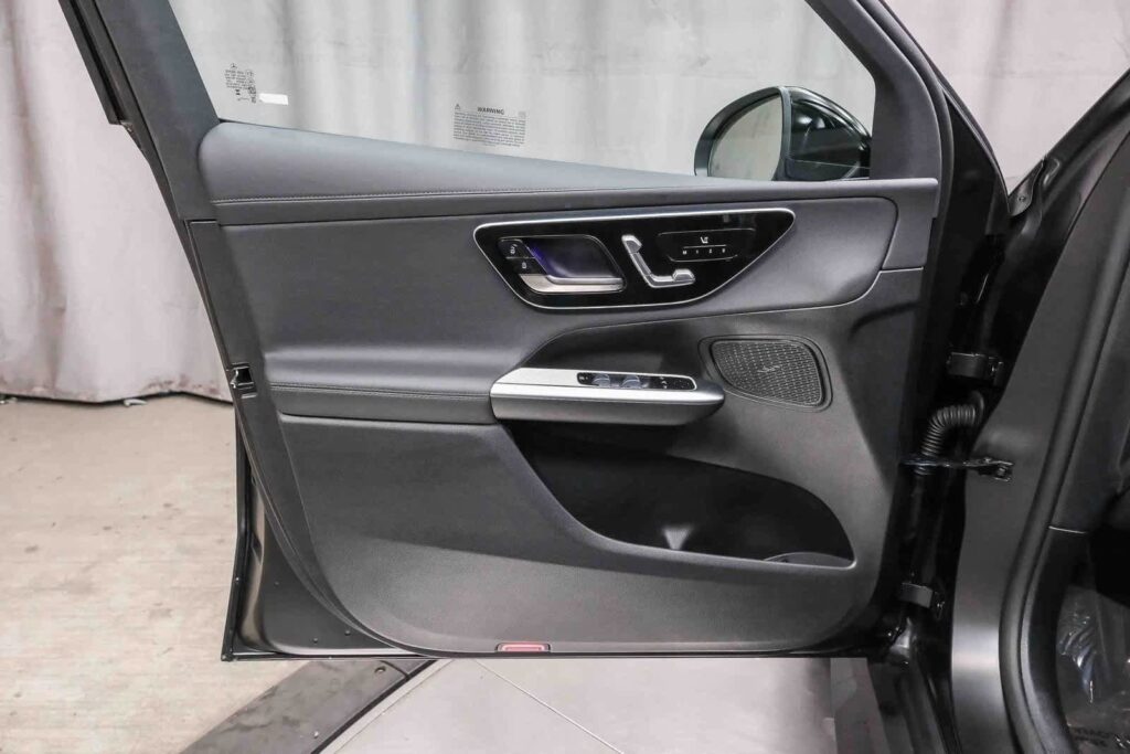 2025 Mercedes GLC 300