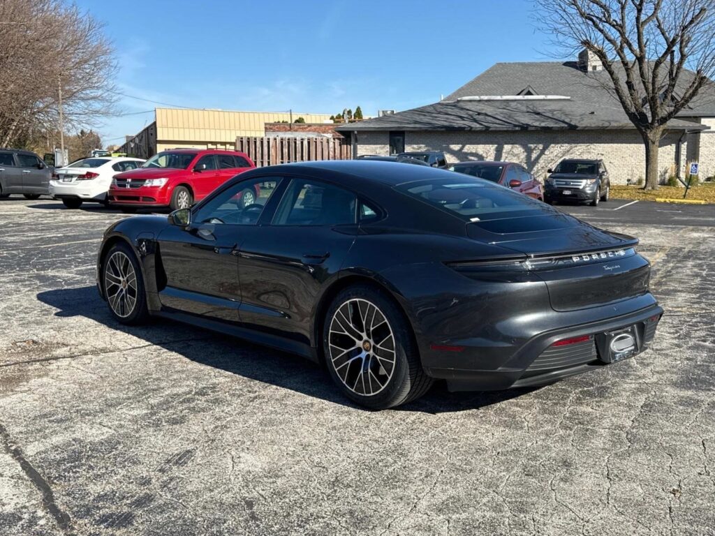 2021 بورشه تايكان