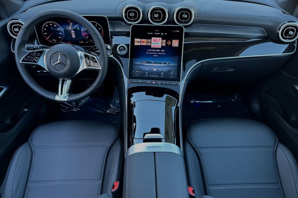 2025 Mercedes GLC 300