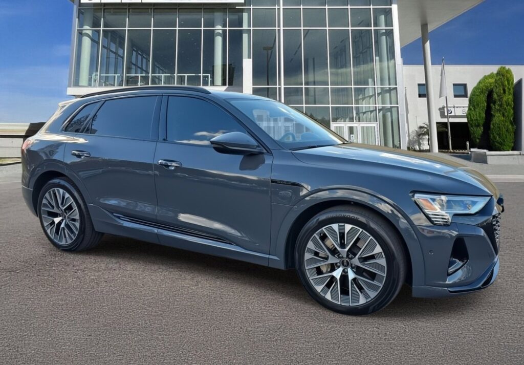 2024 أودي Q8 e-tron بريستيج