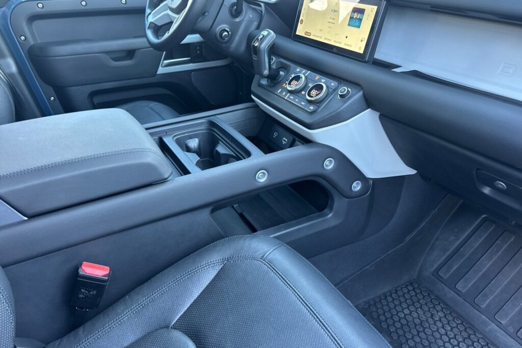 2024 ديفندر 110 S