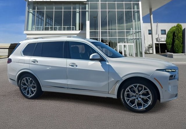 2024 BMW X7 40i