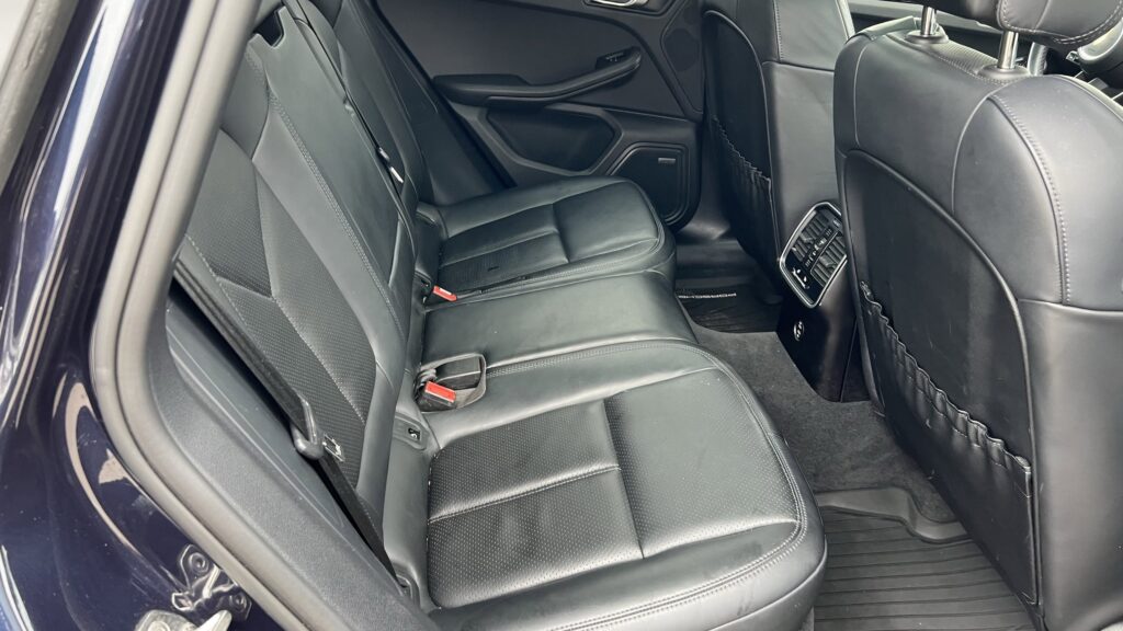 2023 بورشه ماكان T